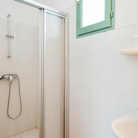 Сasa de vacaciones 2 Bedroom Stunning In Le Clap Méjannes-le-Clap