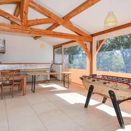 Vakantiehuis 2 Bedroom Stunning In Le Clap Méjannes-le-Clap